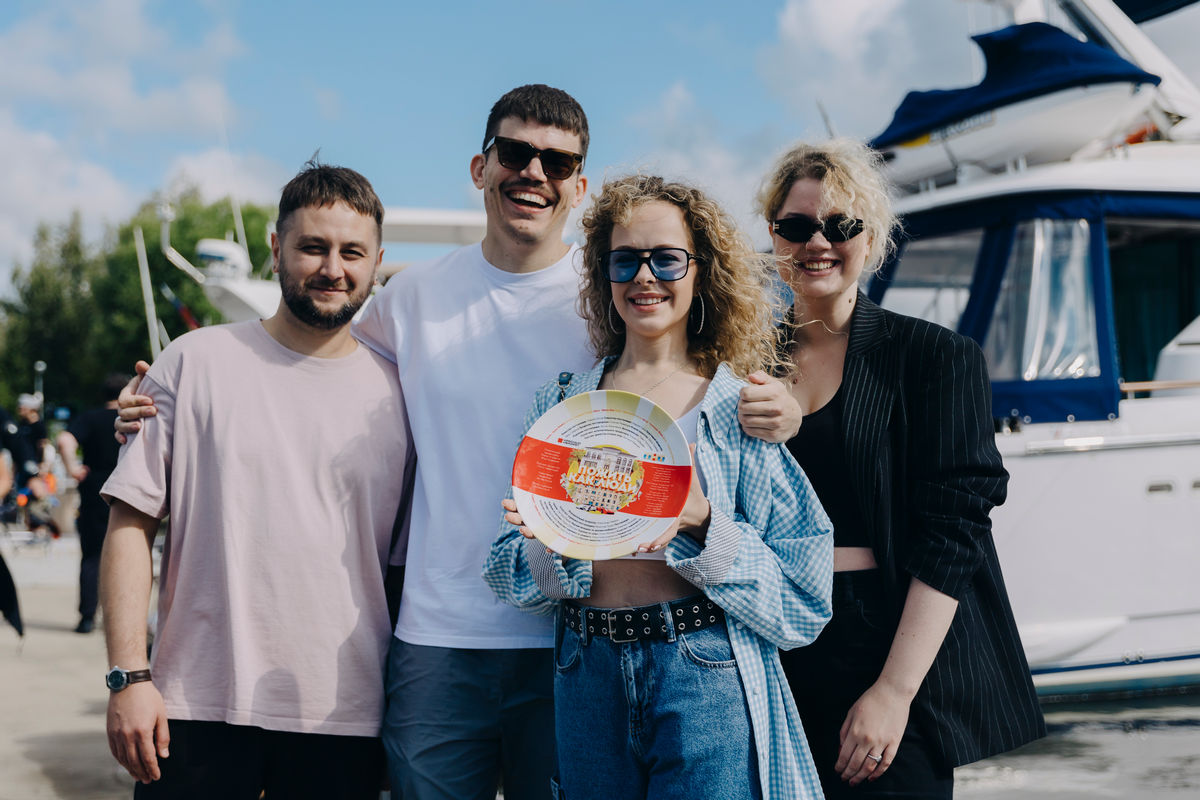 Спасти имущество: телеканал ТНТ снимает комедию «Пожить как люди» с Филиппом Ершовым, Кузьмой Сапрыкиным и Анной Ардовой