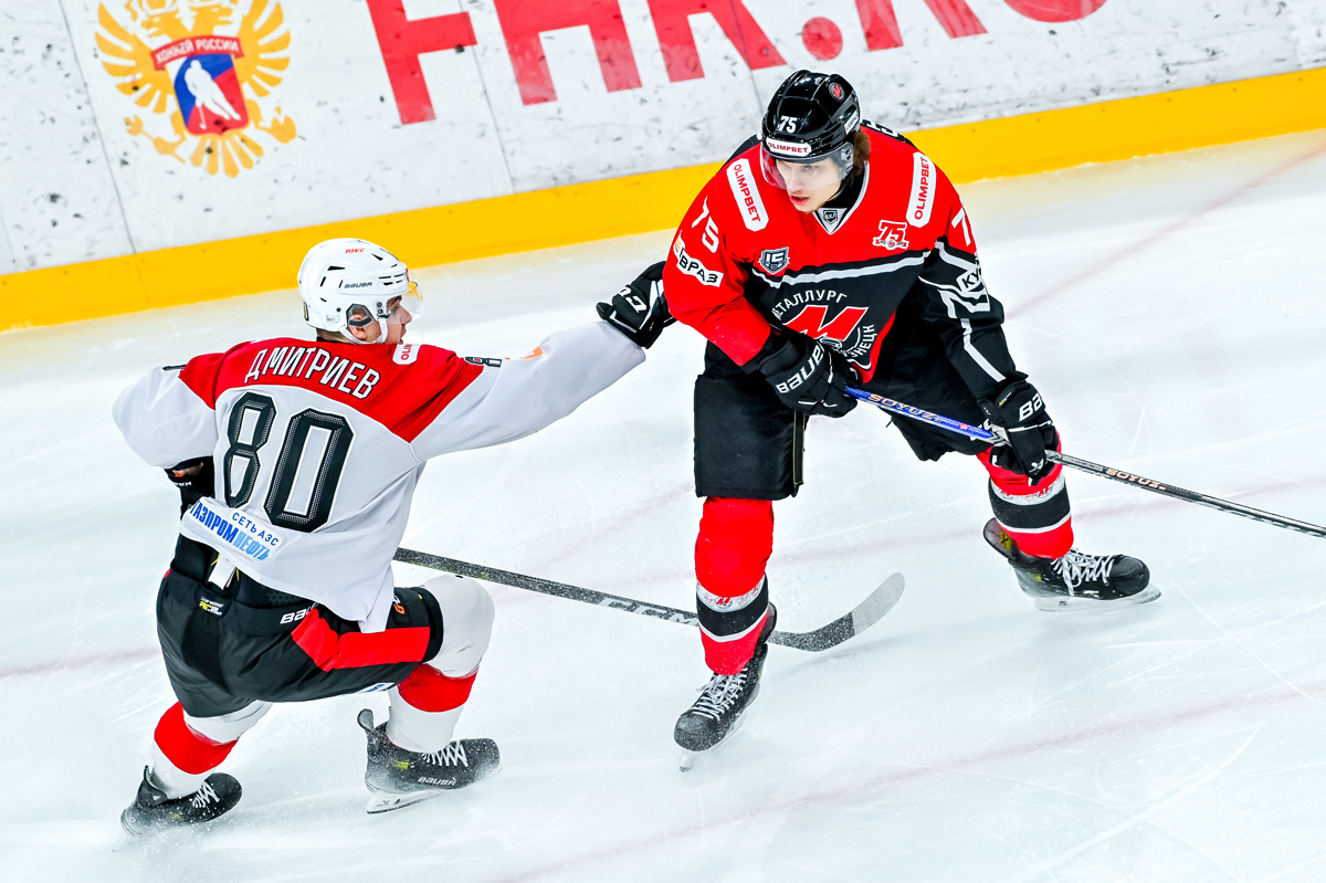 «Динамо» и «Металлург» дерутся за лидерство: смотрите матчи Всероссийской хоккейной лиги на канале «Хоккей ТВ»