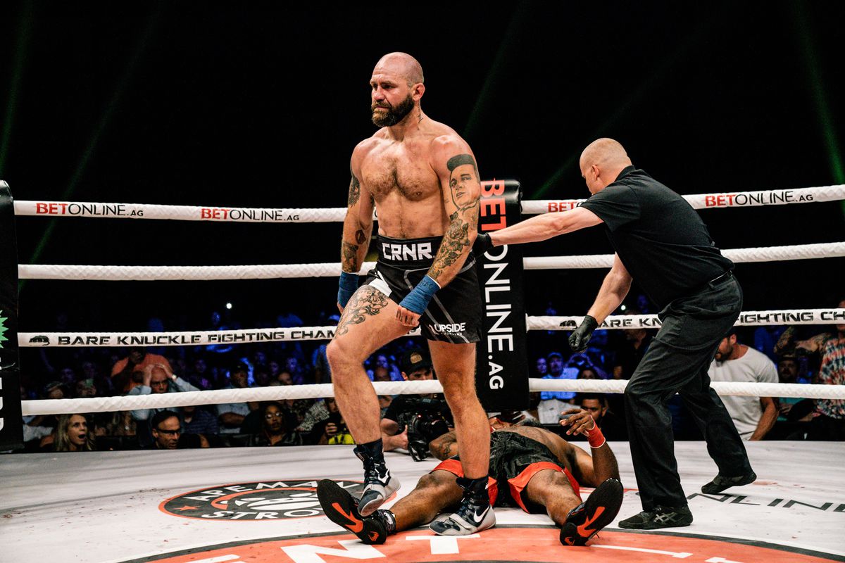 Чемпионская бойня тяжелых и злых: смотрим турнир Bare Knuckle FC на голых кулаках на «Матч ТВ»