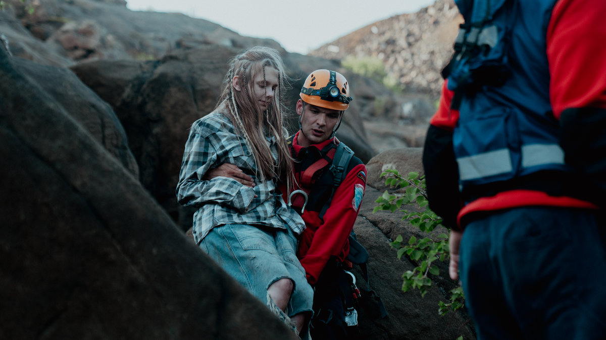 Содержание 1–9 серий: телеканал «Россия 1» презентует новый сериал «Теплый ветер с Севера» с Кириллом Запорожским