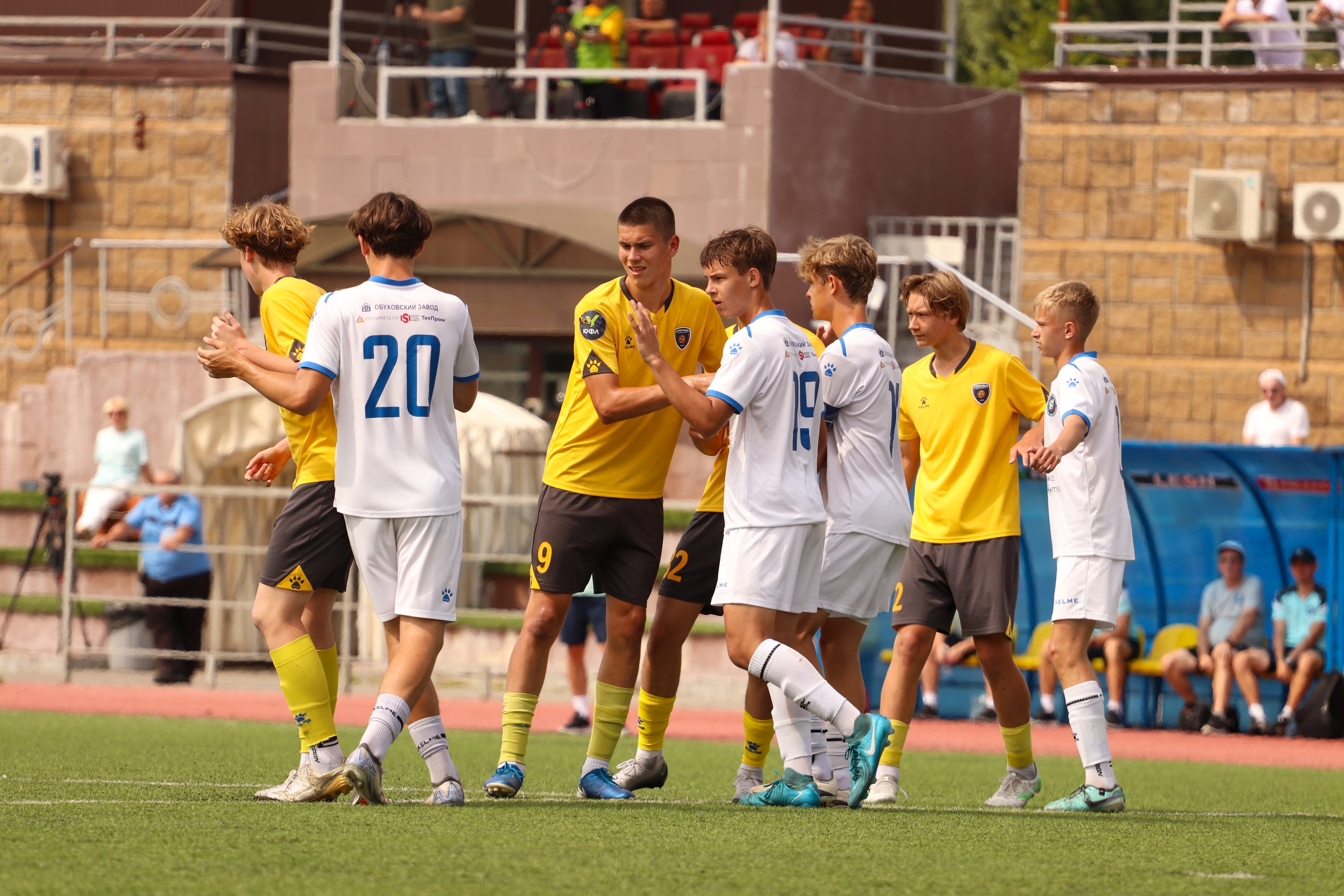 Ожидание золота в Петербурге: смотрим матчи «Алмаз-Антей» – «Строгино» в 29-м туре ЮФЛ на каналах «ТВ Спорт» и «Триколор Спорт 12»