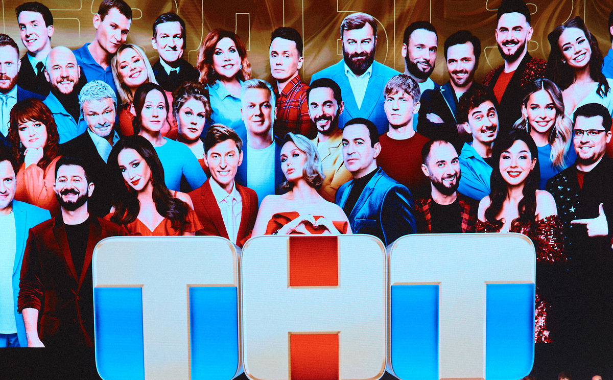 «Демис и Марина», «Батя 2. Дед», «Умка», «Универ. Молодые», «Черная бухгалтерия», «Наша Russia. 8 марта»: что нового покажет ТНТ в 2025 году