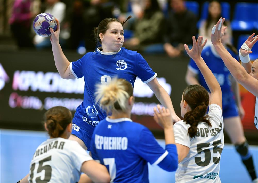 Великий клуб против сильнейшей команды трехлетки: смотрим женский гандбольный матч «Динамо-Синара» – ЦСКА на канале «Мяч»