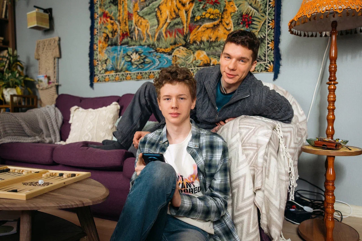 «Папины дочки», «Молодежка», «Лифт»: телеканал СТС рассказал о премьерах апреля в своем эфире