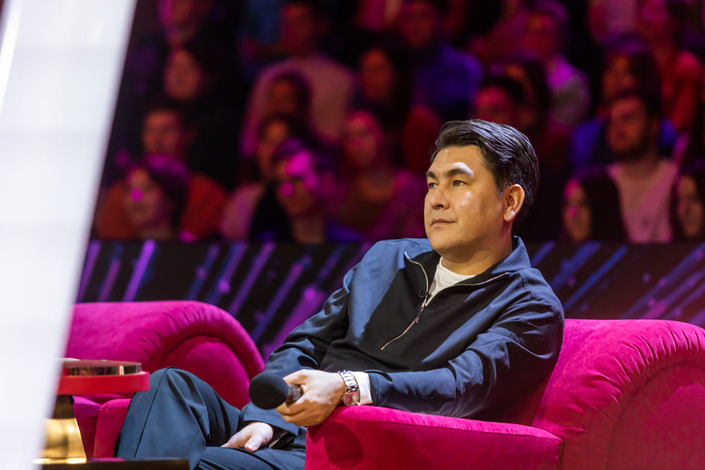 Мусагалиев обиделся на Zivert: кто и какие песни переделает в новом выпуске шоу «Конфетка»