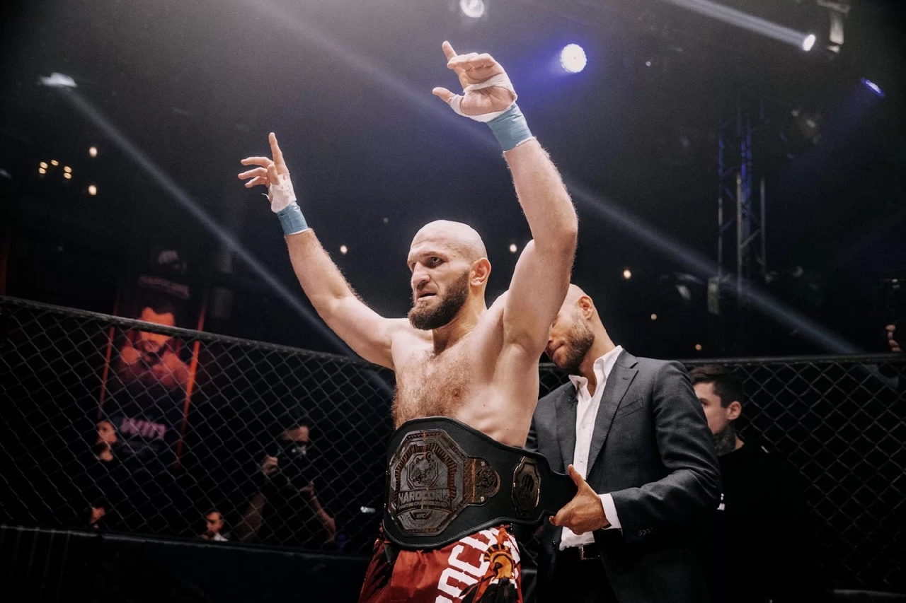 Мадиев, Дзукаев, Сулейманов и приятель футболистов: болеем за наших боксеров на каналах «Матч ТВ»