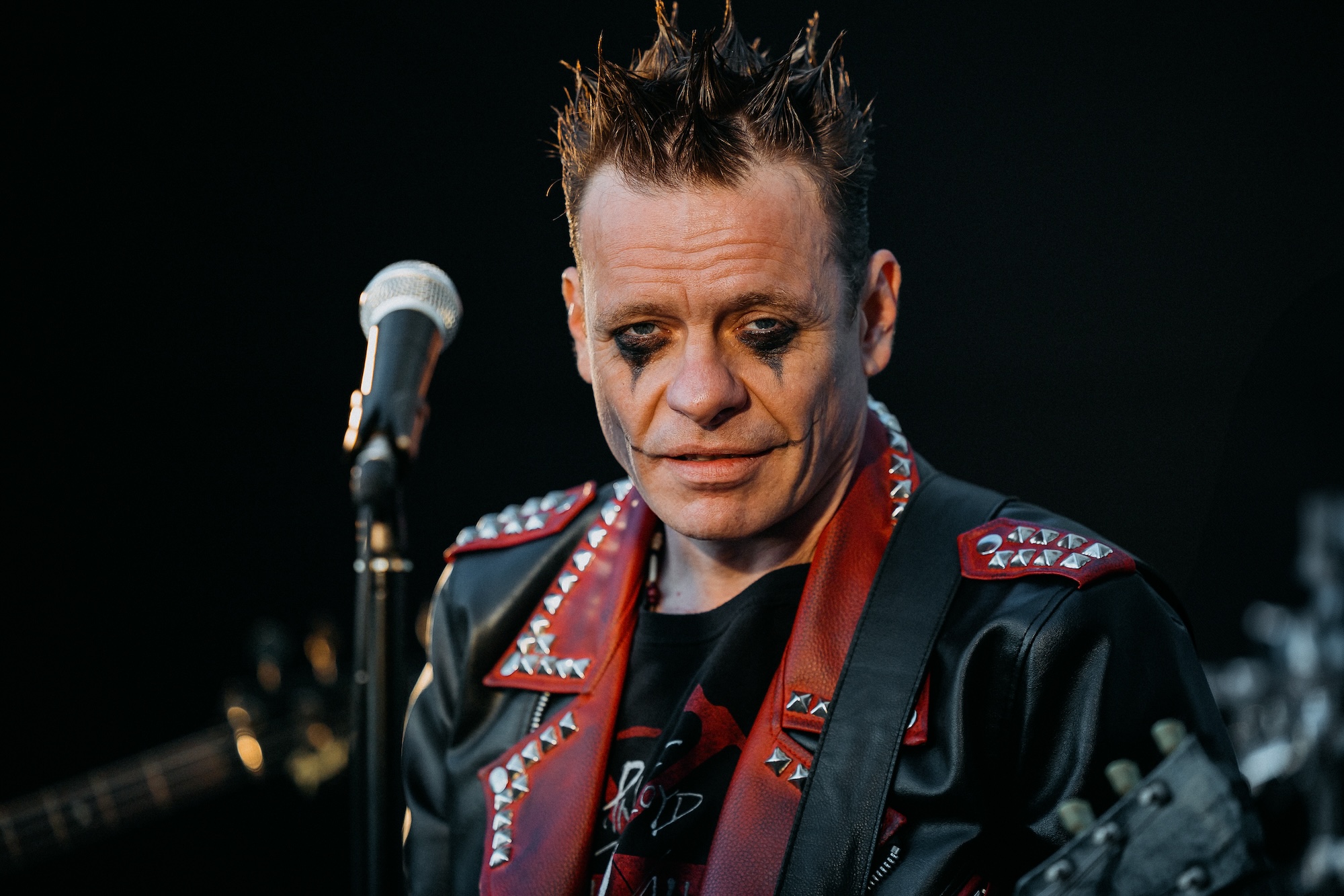 Поп-звезда и дочь-подросток: на СТС состоится премьера сериала «Папа Миа» с Павлом Майковым