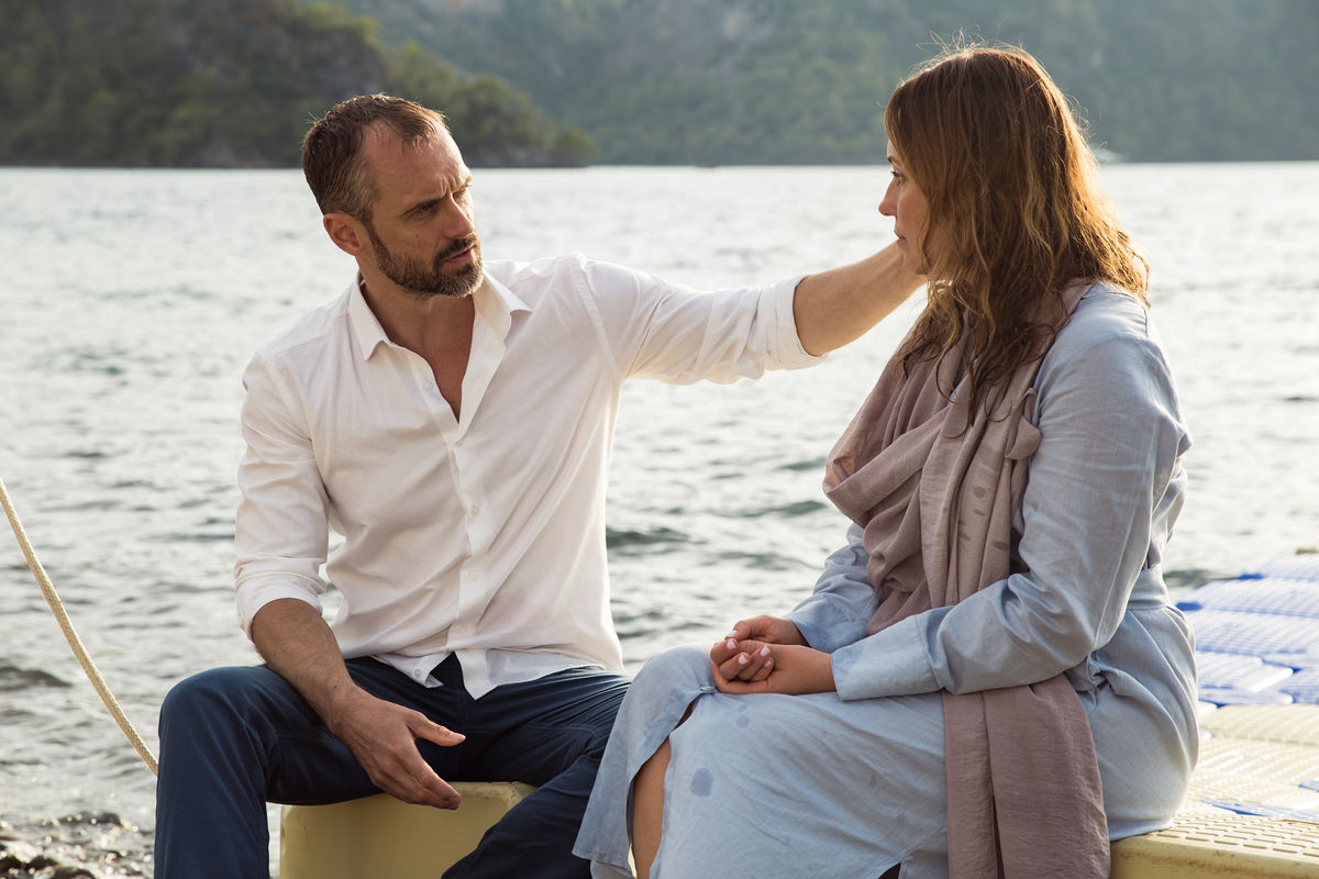 Телеканал «Россия 1» повторно выпустит в эфир сериал «Между нами глубокое море» с нашими и турецкими актерами