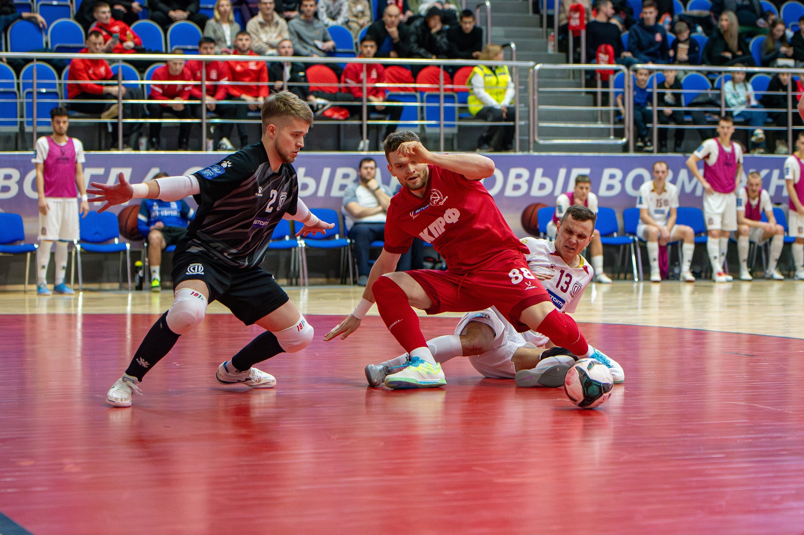«Норникель» в Питере, КПРФ принимает «Газпром-Югру», «Синара» бежит за лидерами: смотрим 15-й тур футзальной суперлиги на каналах «Мяч», «ТВ Спорт» и «Игра HD»