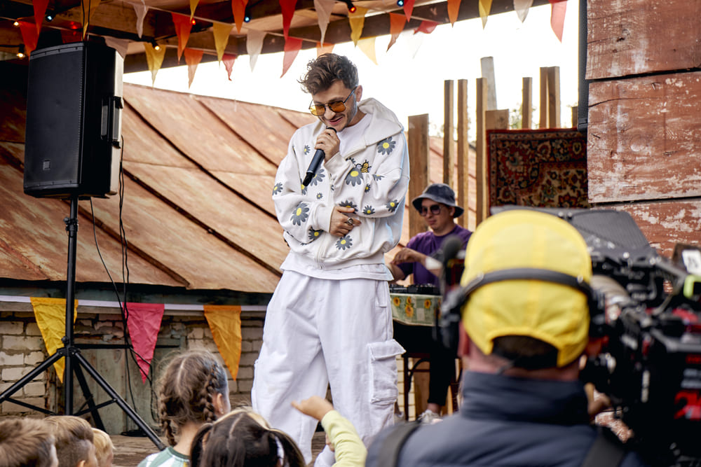 Было 13 дублей: Эльдара Джарахова ударили лопатой по голове на съемках сериала ТНТ