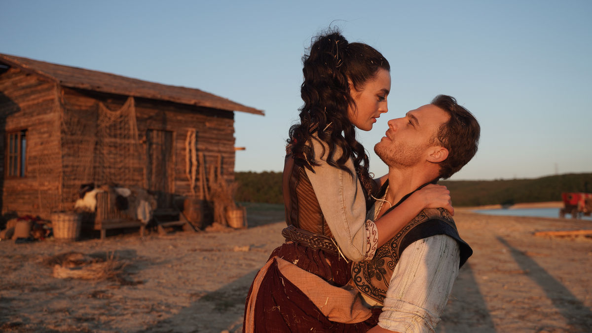 Избалованный мажор Керем Бюрсин: объявлена дата премьеры фильма «Холоп. Великолепный век» на START