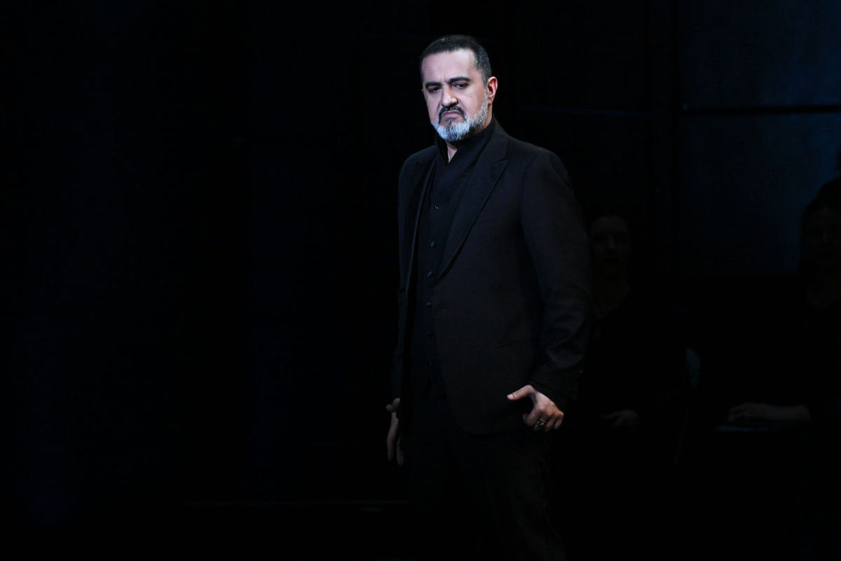 Музыка с нотками юмора: на НТВ – премьера авторского концерта-стендапа Эльчина Азизова «Опера без бабочки»