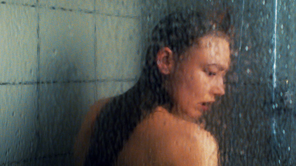 Сколько стоит новая жизнь: смотрите премьеру сериала «Контейнер» в Сети