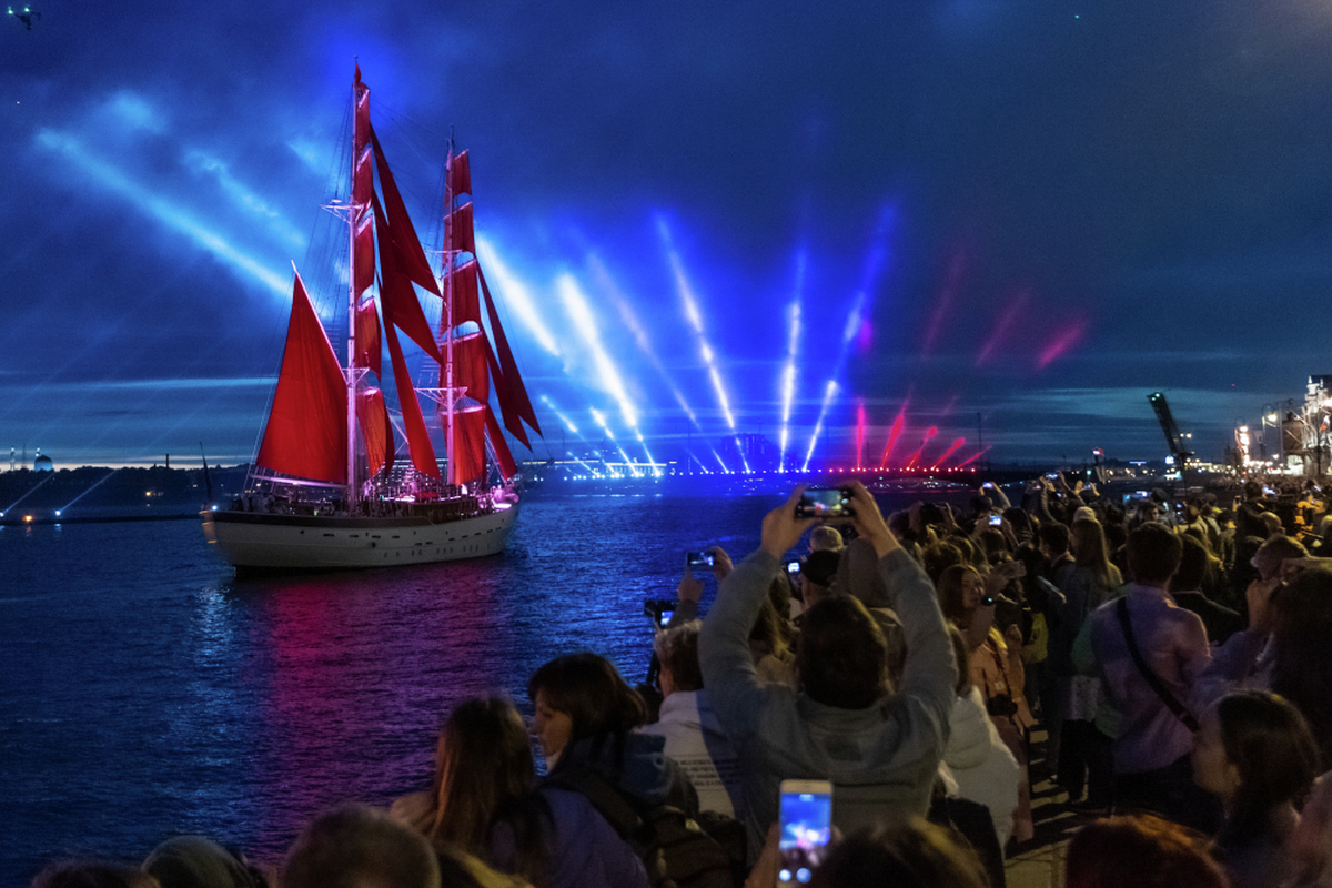 Где посмотреть: какие телеканалы покажут праздник выпускников «Алые паруса – 2020»