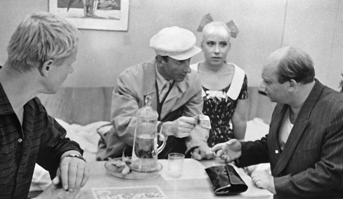 К 100-летию Владимира Басова: на Первом канале – документальная лента об актере и режиссере и кино «По семейным обстоятельствам» 