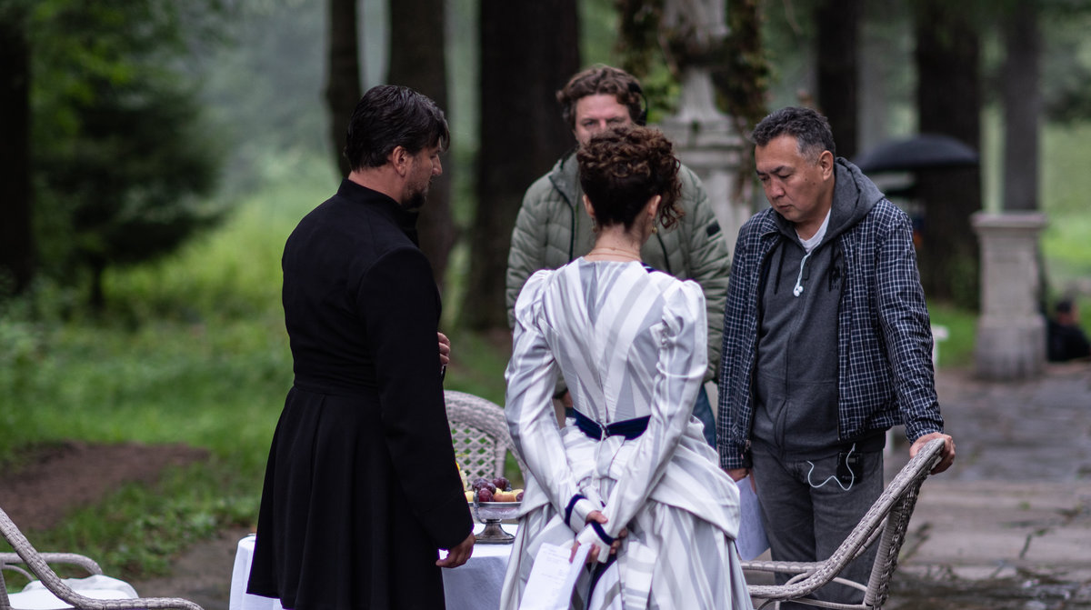 «Русский Шерлок и тайны XIX века»: режиссер Нурбек Эген – о съемках исторического детектива НТВ «Околоточный» с Устюговым и Александровой