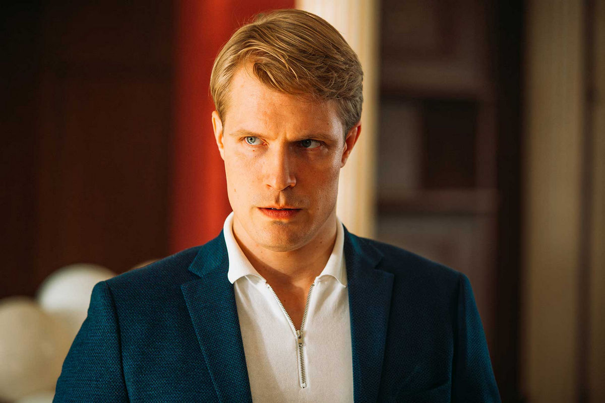 На СТС стартует детективная комедия «Солнце, море, два ствола» с Романом Постоваловым и Кириллом Зайцевым