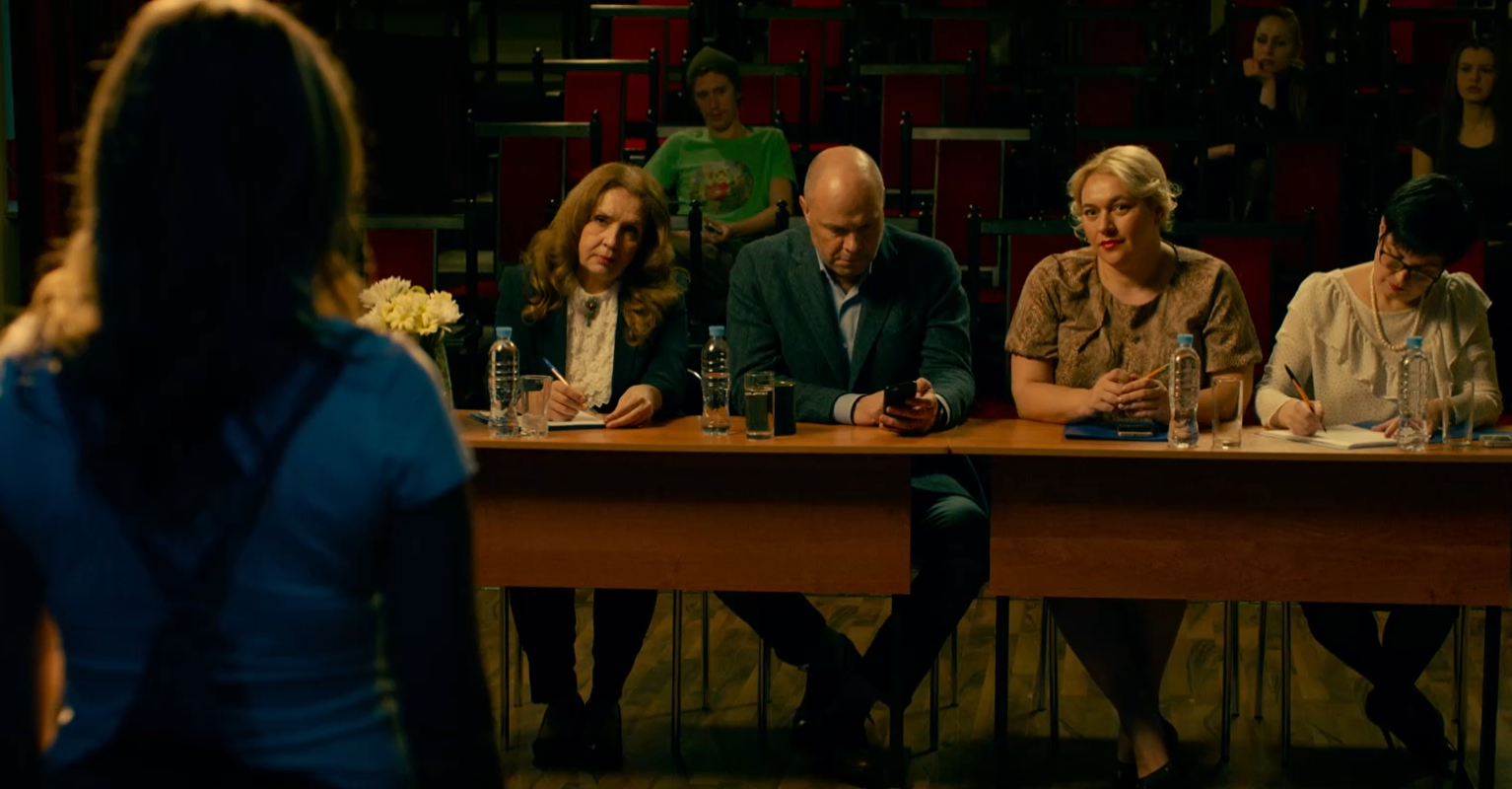 Кривая провинциальной мечты: комедия «Лови момент» на канале «Душевное» рассказывает историю красотки с юга в столице