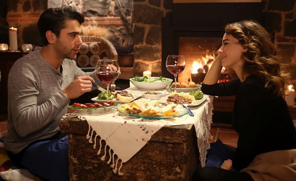 Не расставаться никогда: «Dомашний» объявил дату показа у себя в эфире турецкого сериала «Расскажи мне, как любить»