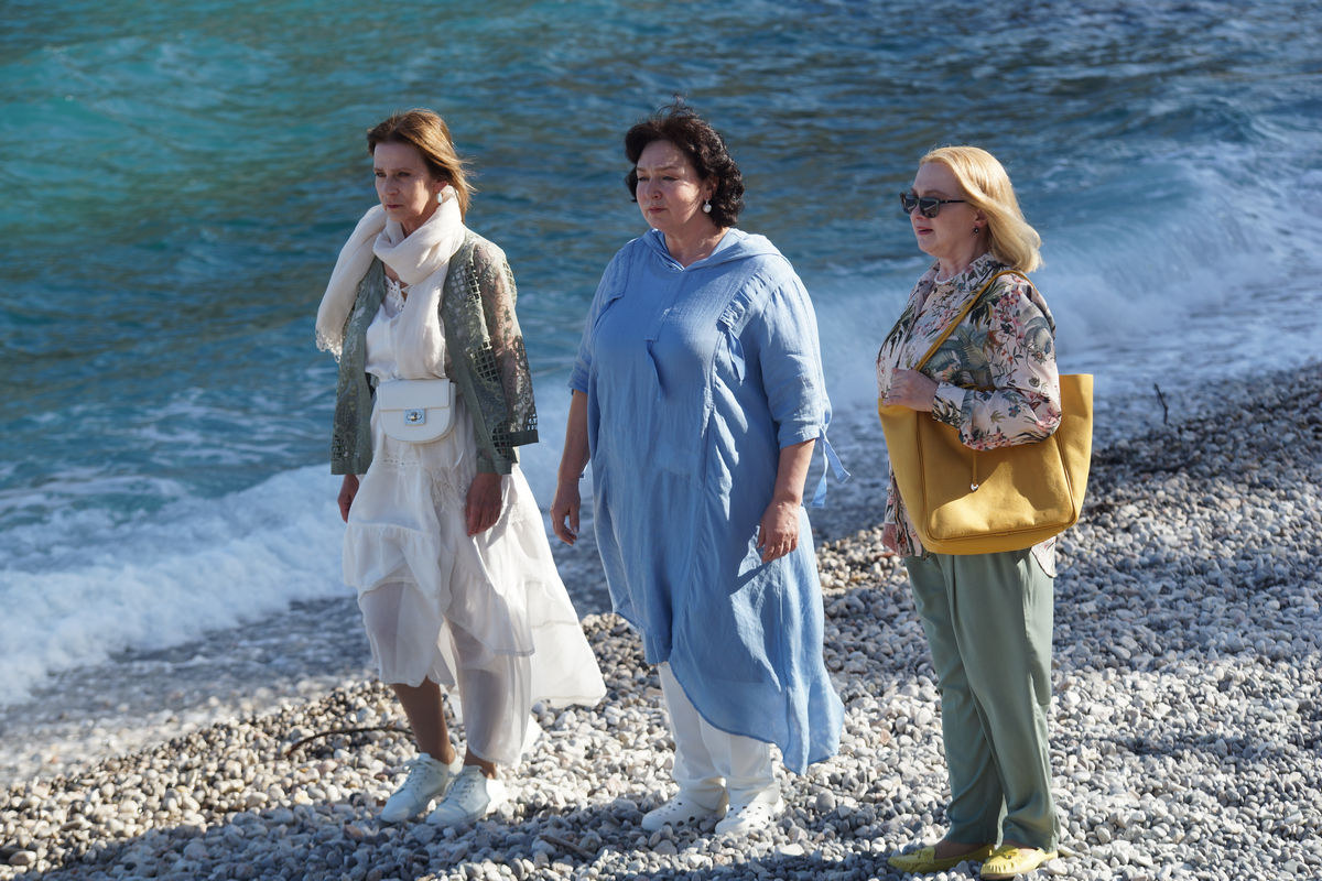 Первый канал объявил дату выхода сериала «Старушки в бегах. Крымские каникулы» о трех подругах на пенсии