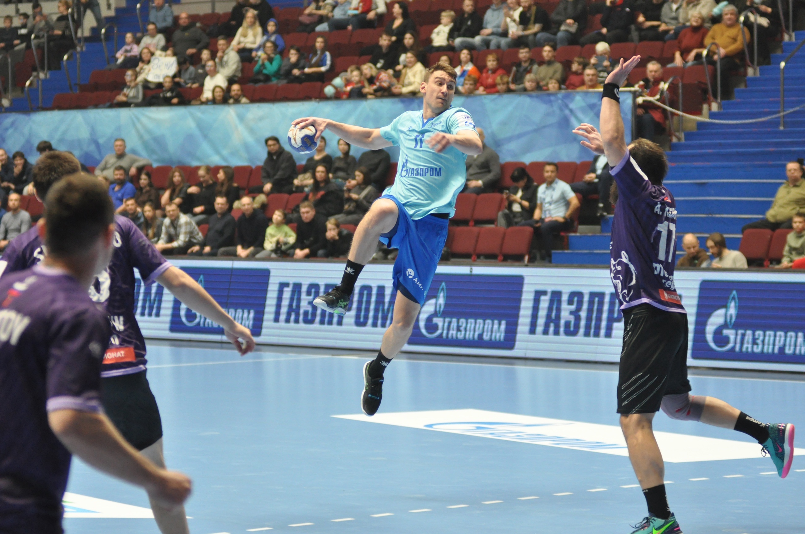 Самый титулованный клуб против лидера: смотрим гандбольные игры «Чеховские медведи» – «Зенит» и ЦСКА – «Пермские медведи» на канале «МАТЧ!»