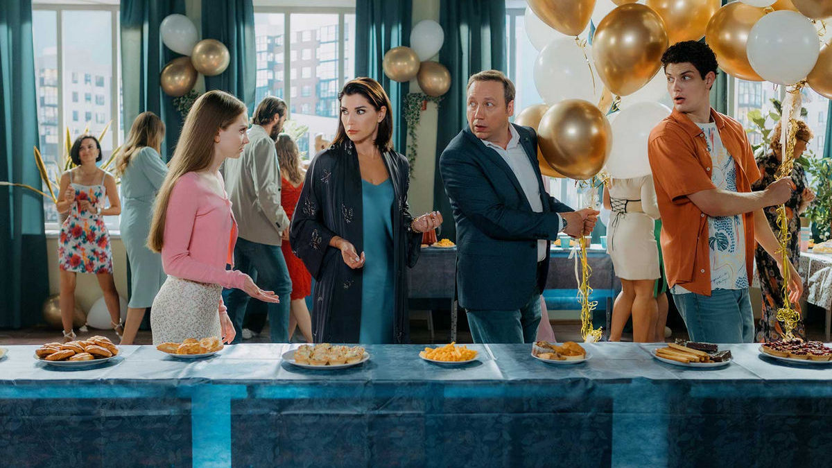 Спин-офф легендарных «Ворониных»: на телеканале СТС стартует премьера ситкома «Костя – Вера»