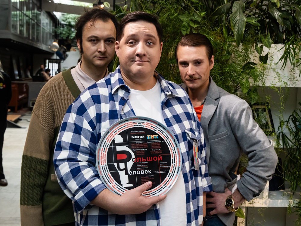 Реальность vs ожидания: что происходит в спортзале у новичка на примере героя сериала «Большой человек» ТНТ