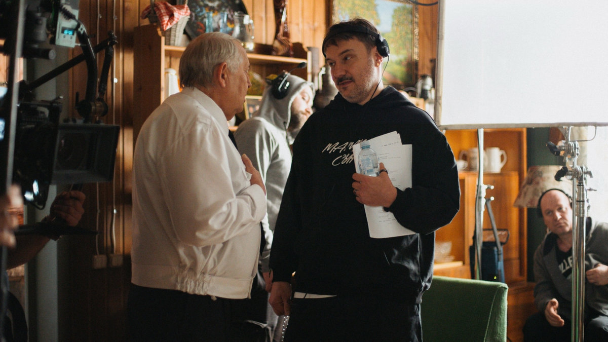 Люди, говорящие бобры и инопланетяне: креативный продюсер Владимир Верещагин – о научно-фантастическом ситкоме «Не в своей тарелке» с Юрием Стояновым на СТС