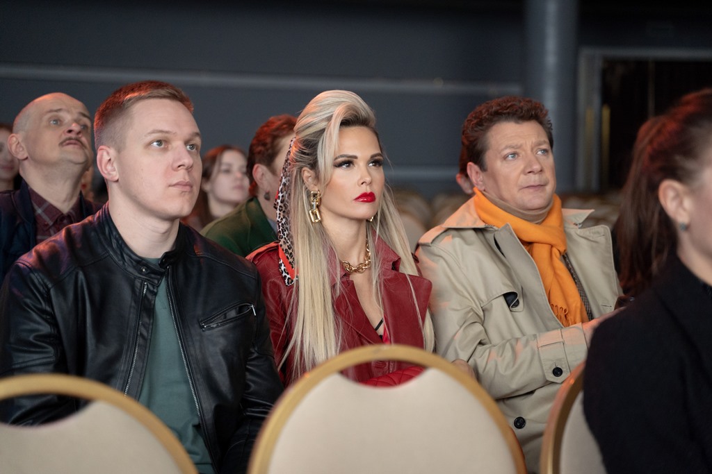 Модельер и его муза: СТС готовит премьеру комедийного сериала «Модный синдикат»