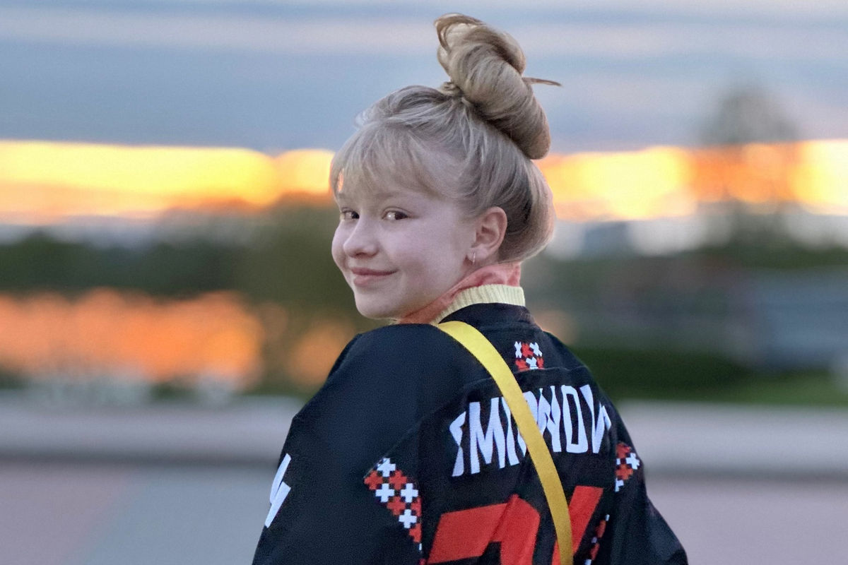 «Хоккей научил спокойствию»: актриса Ева Смирнова о работе с Романом Курцыным и создании своих фильмов