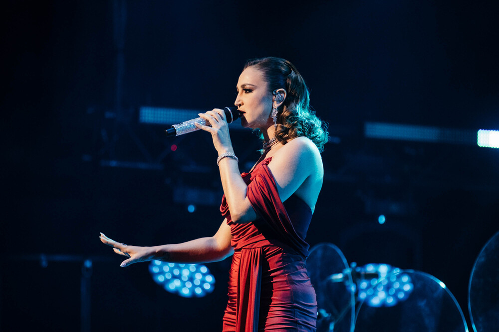 Накал страстей с первого раунда: в «Битве поколений» на «МУЗ-ТВ» сразятся Алена Апина и Ольга Бузова