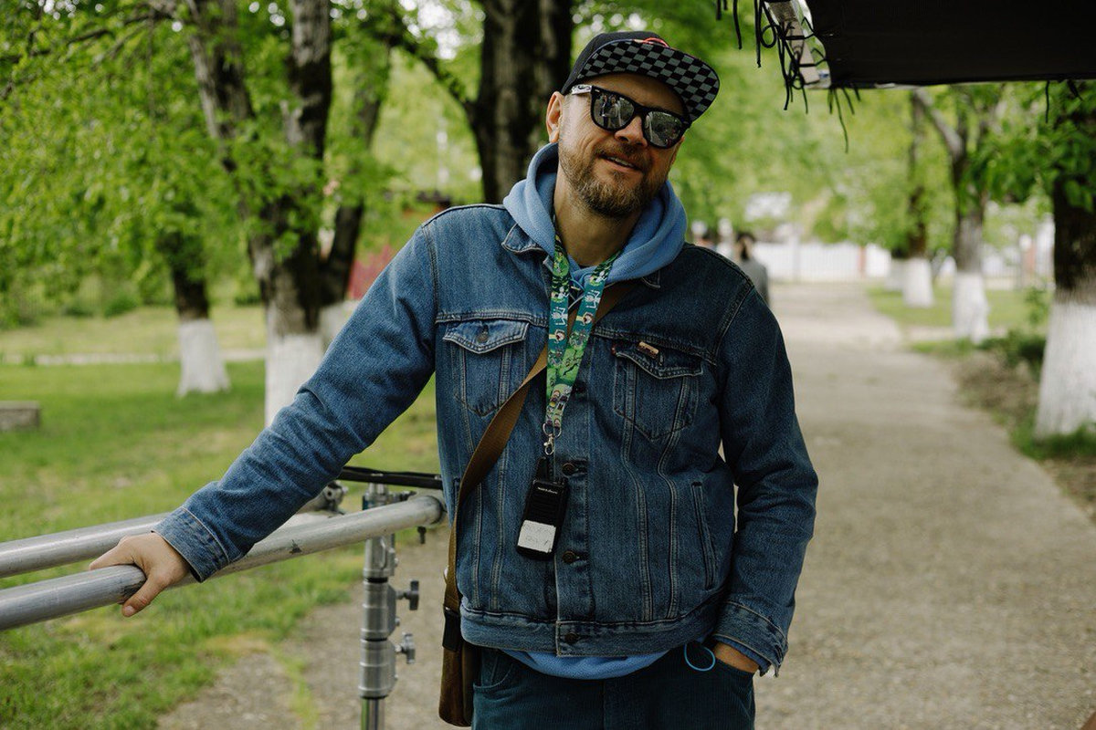 «Жанры смешивать интересно!»: Роман Просвирнин – о режиссуре в сериале «Я буду помнить» канала «Россия 1»