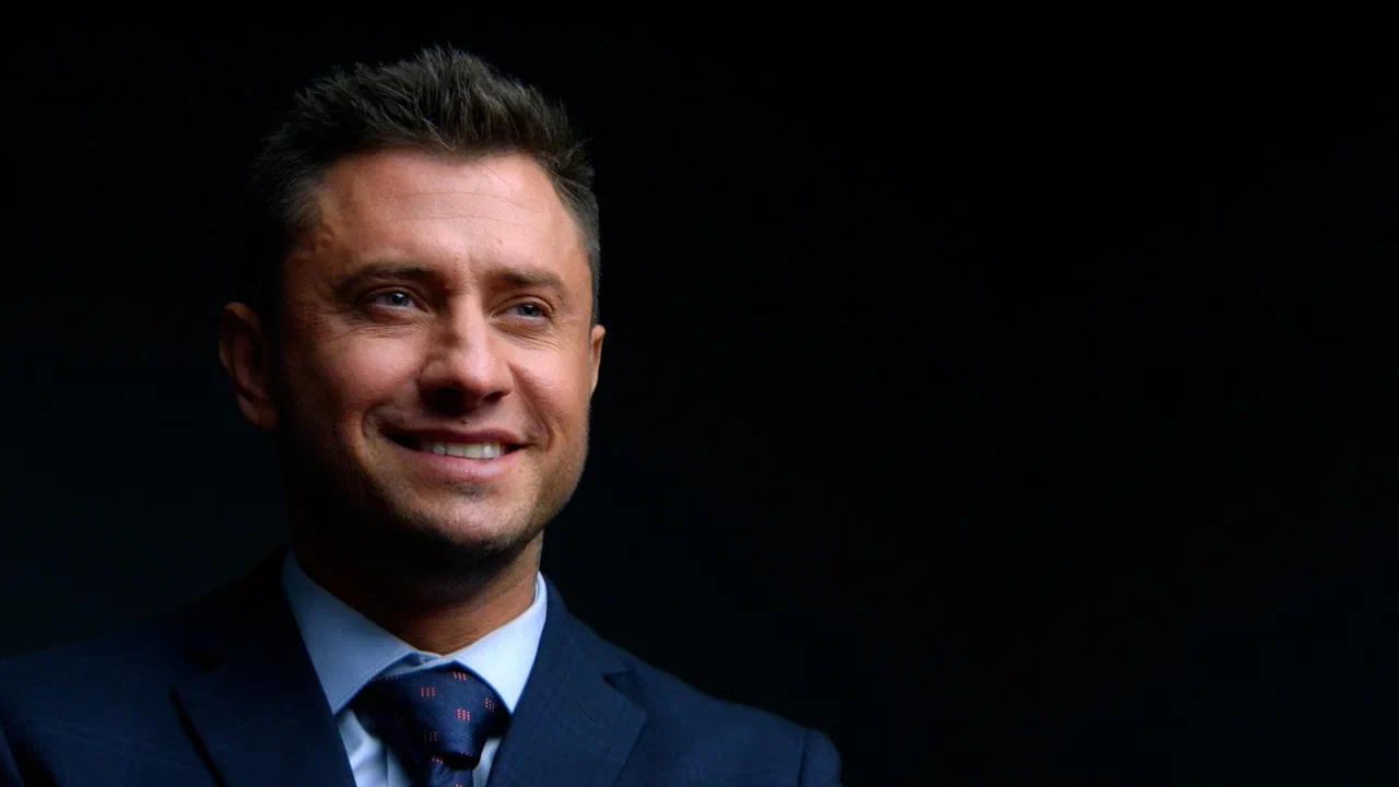 На Первом канале состоится телевизионная премьера комедии «Водитель-олигарх» с Павлом Прилучным