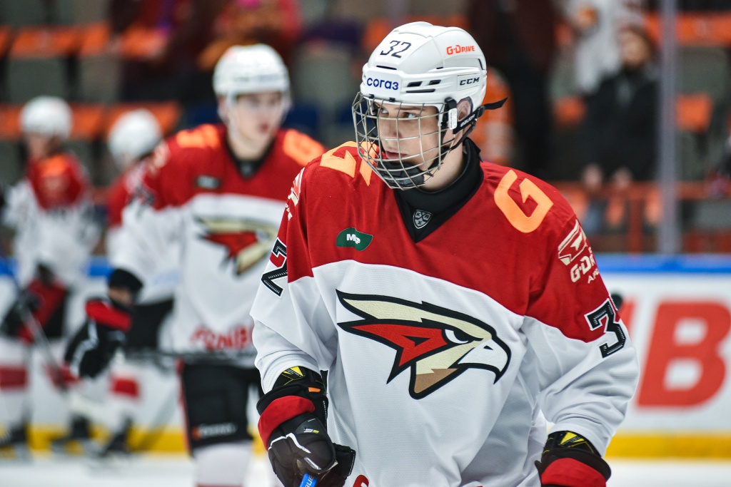 «Локо» блестит, «Красная Армия» теперь вторая, «Ястребы» лучшие на Востоке: смотрим игры Молодежной хоккейной лиги на каналах «Хоккей ТВ» и «Триколор Спорт»