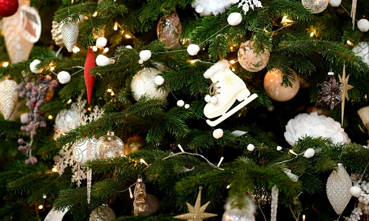 Отмечаем Новый год вместе с телеканалом «ТВ Центр»: дискотека 90-х, кино, юмор и любимые артисты 