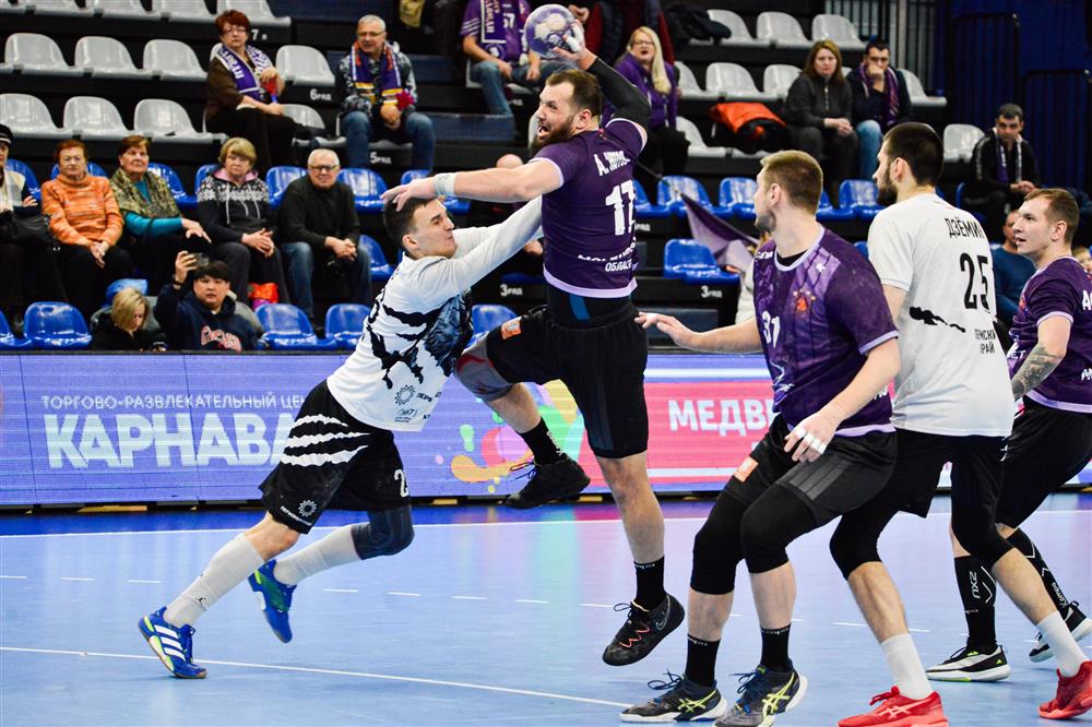 Матчи в Ставрополе и Питере: смотрим большие матчи гандбольной суперлиги «Зенит» – «Чеховские Медведи» и «ВиктОр» – «МССУОР № 2-Академия» на каналах «Мяч» и «ТВ Спорт»