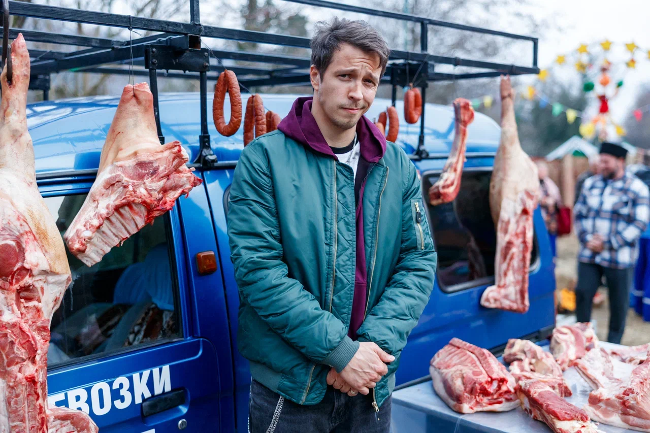 ТНТ запускает премьеру комедийного сериала «Знахарь» с Денисом Васильевым и Катериной Ковальчук