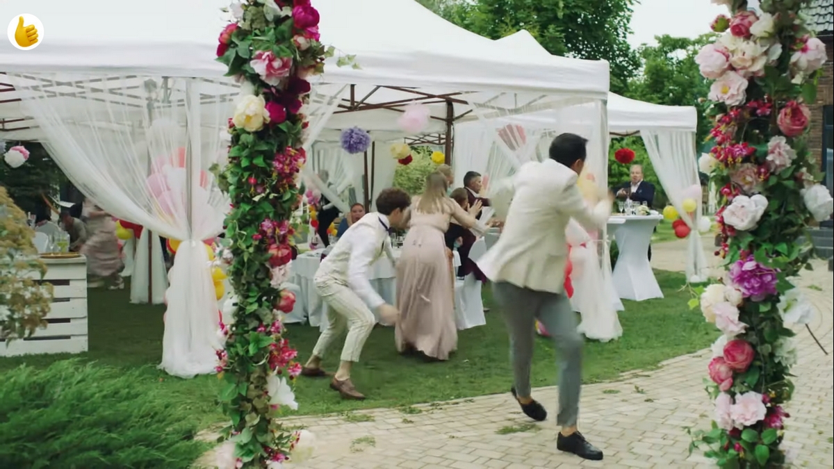 Телеканал «Супер» вскоре покажет новый сериал «Война семей» с Александром Робаком