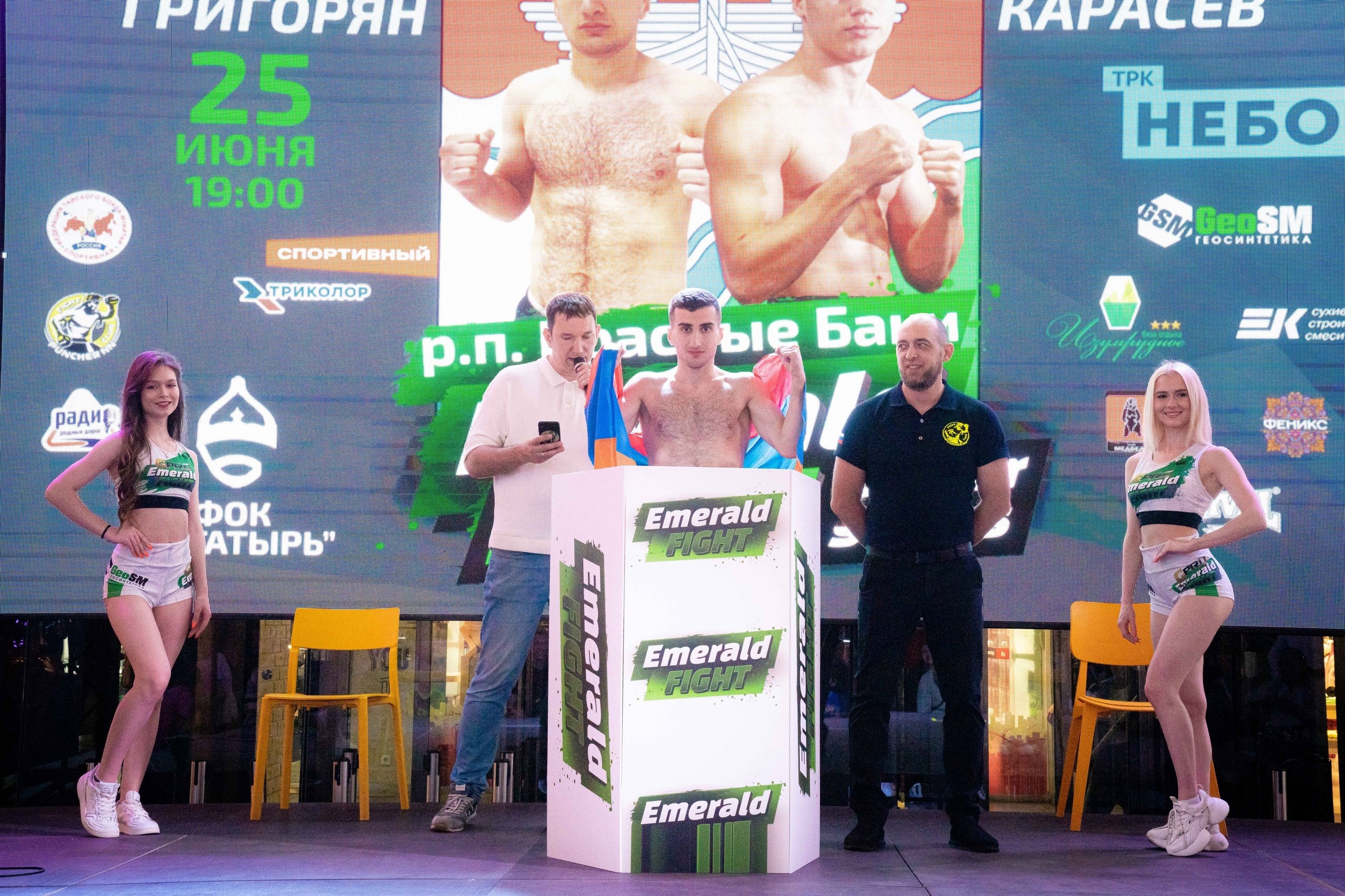 Титульник Попов – Григорян, Хрулёв сразится с Баевым: не пропустите тайский бокс на турнире Emerald Fight Super Series 5 на канале «Спортивный»