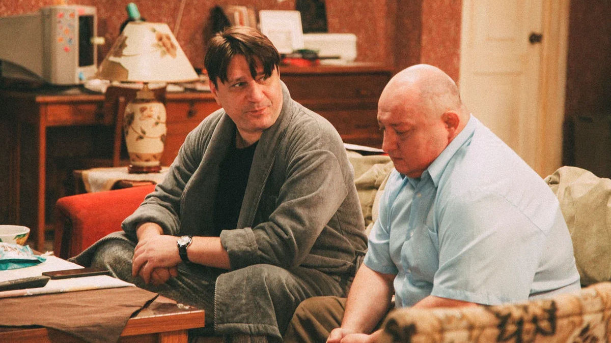 Актер Кирилл Кондратов рассказал в интервью про возвращение «Букиных» на ТНТ, дружбу с Геной и обувной магазин