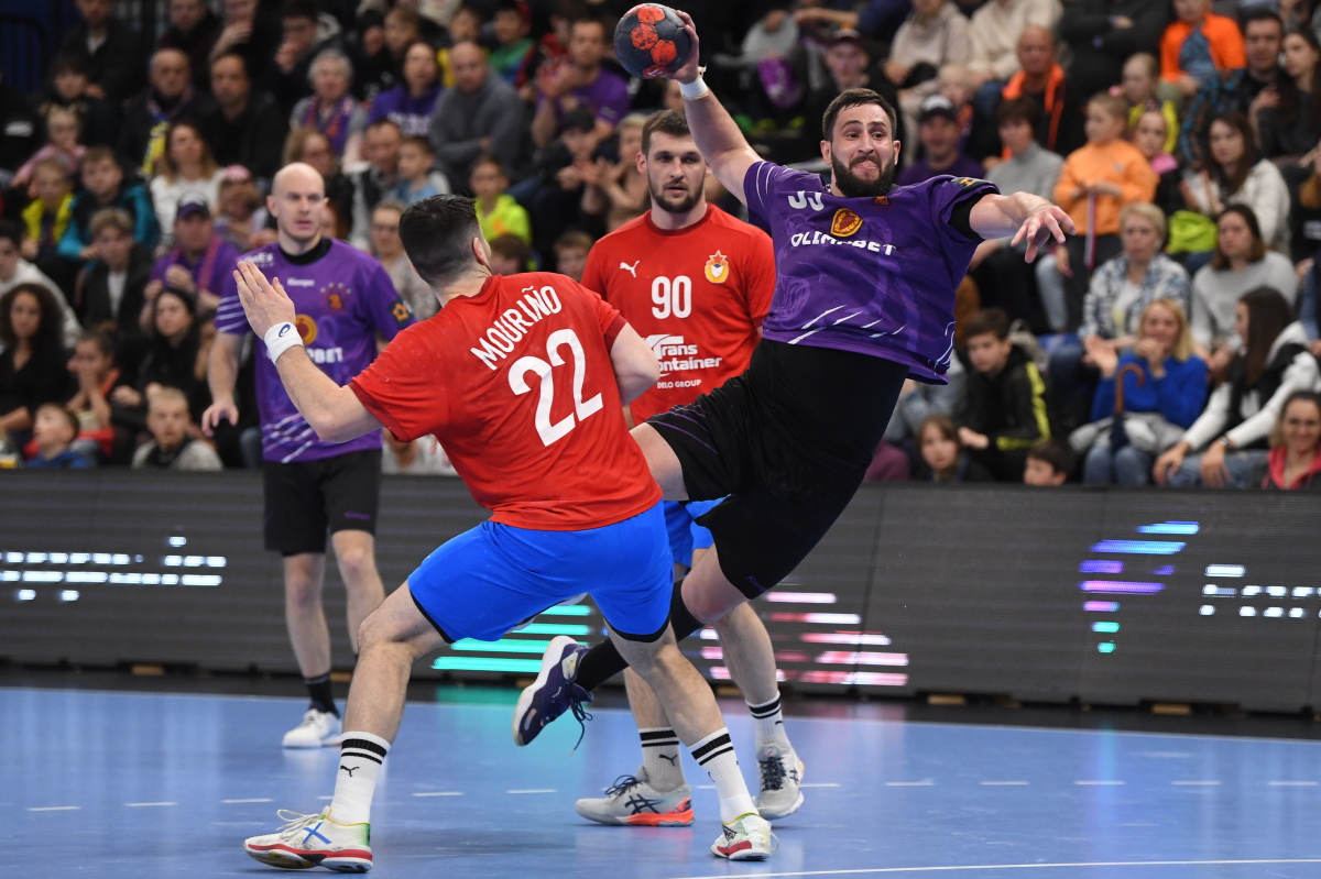 Четыре претендента на золото: смотрим матчи гандбольной суперлиги «Чеховские Медведи» – ЦСКА и «ВиктОр» – «Зенит» на каналах «ТВ Спорт» и «Триколор Спорт 13»