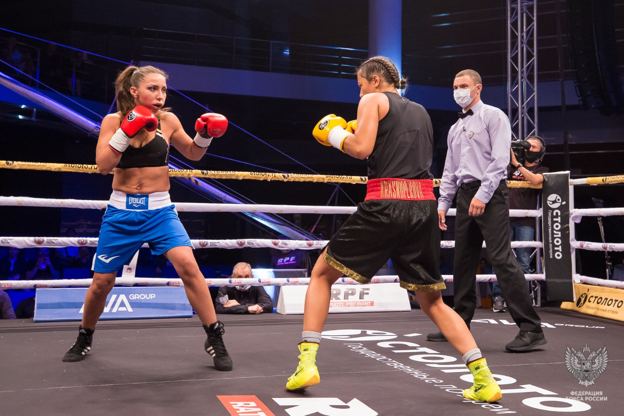 Наши против бойцов из Танзании: смотрим большой бокс на московском ринге в Триколоре