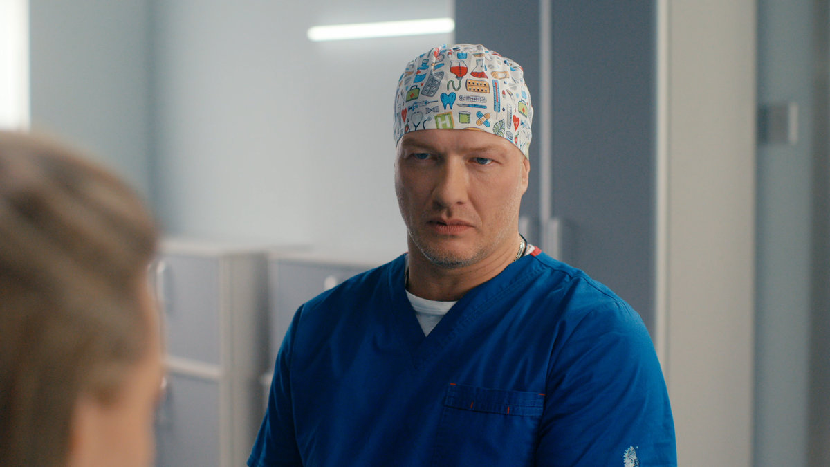 Никита Панфилов хочет руководить клиникой: на НТВ стартует премьера 2-го сезона сериала «Акушер»