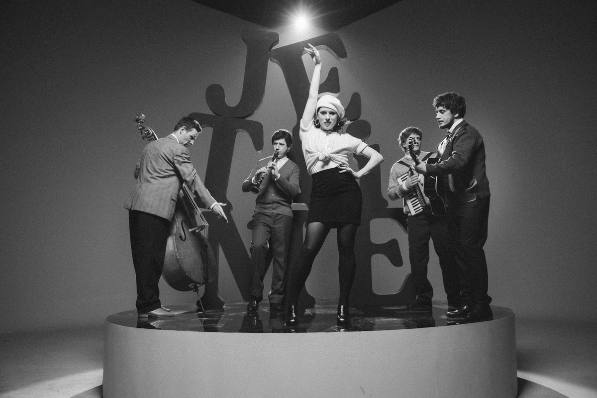 Новогоднее признание в любви: в Сети выходит романтическая музыкальная кинофантазия «Я тебя люблю – Je t’aime» с известными артистами