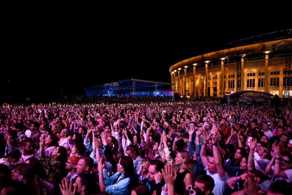 Что будет на «Пикнике Афиши» в СПБ: спешиалы, RUTUBE, фрешмены и легенды, танцы под открытым небом, лекции и спорт