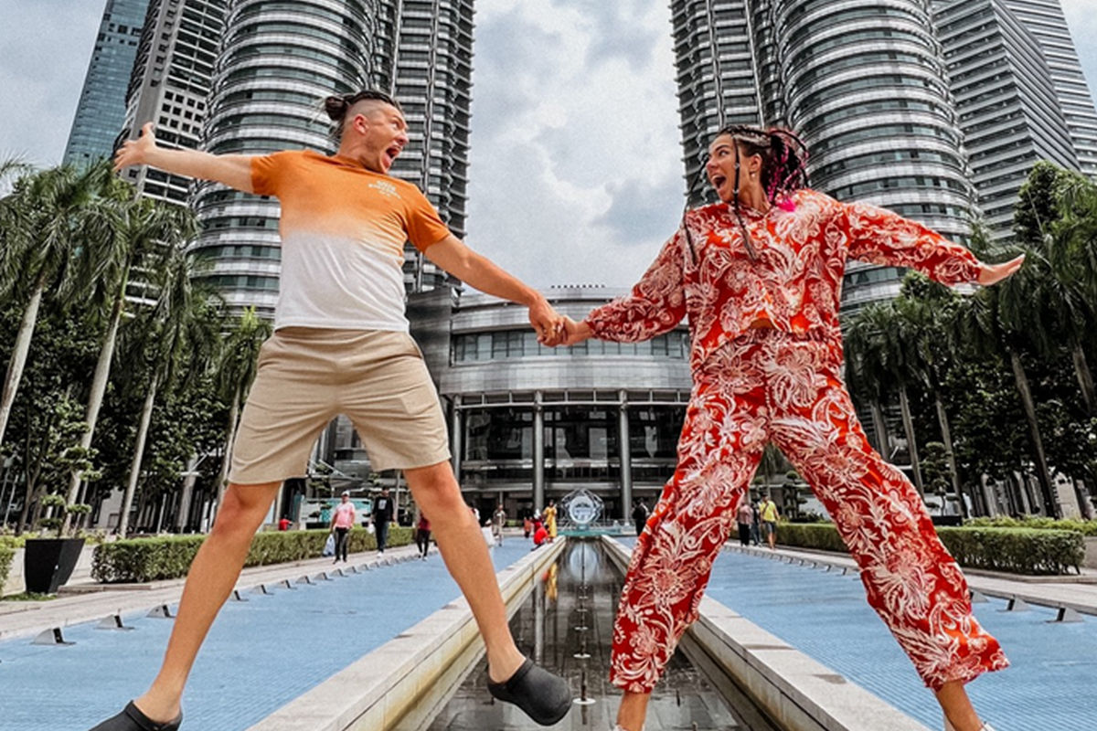 Блогеры Ичины уже на ТВ: не пропустите шоу «Своим Ходом. Азия» на канале EPIC