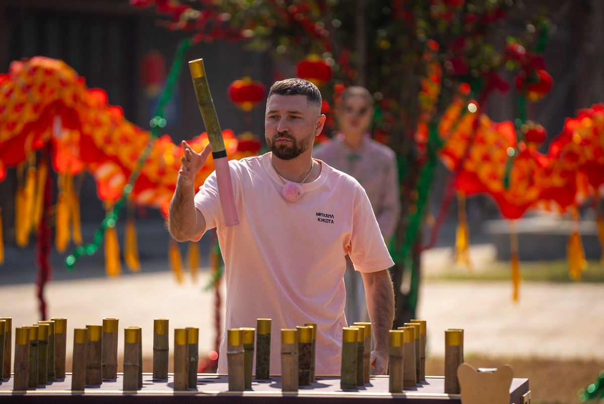 «Клоунада как кислород»: комик Михаил Кукота о творчестве, семье и шоу «Сокровища императора» на ТНТ