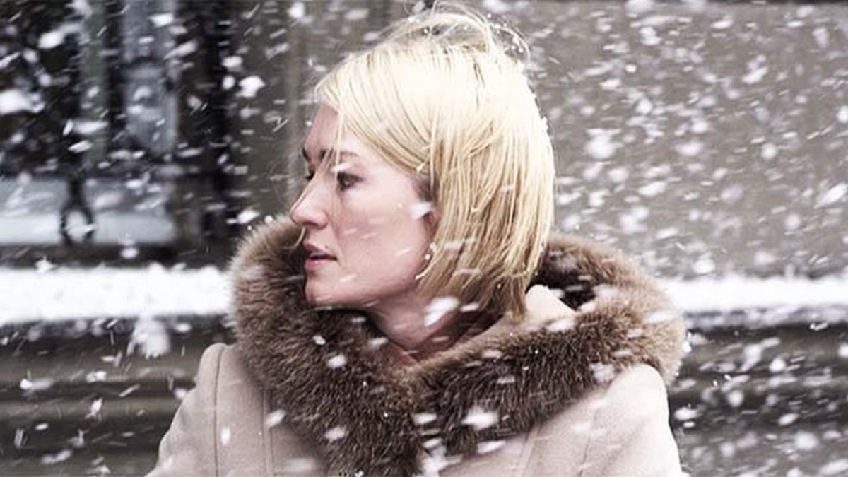 Отсудить санаторий и полюбить: комедийная мелодрама «Случайные знакомые» показывает, как пара дней в деревне поменяли наглого коммерса