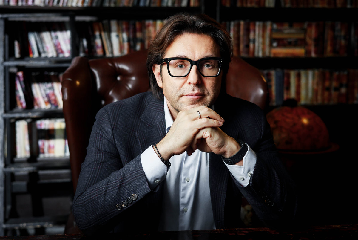 Андрей Малахов стал ведущим нового сезона документального сериала про кибербезопасность «Цифровая броня»