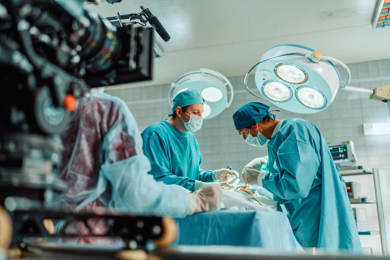 Медицинский феномен: на СТС стартует драмеди «Чудо-доктор» с Соней Присс и Артемом Ткаченко